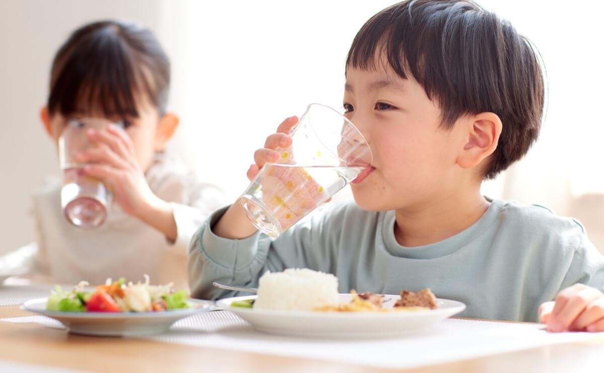 Los Errores Más Comunes al Beber Agua: ¿Estás Cometiendo Alguno?