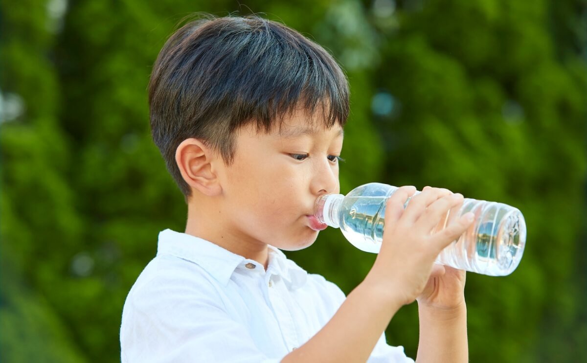 ¿Cuánta Agua Debes Beber al Día Según Tu Edad y Estilo de Vida?
