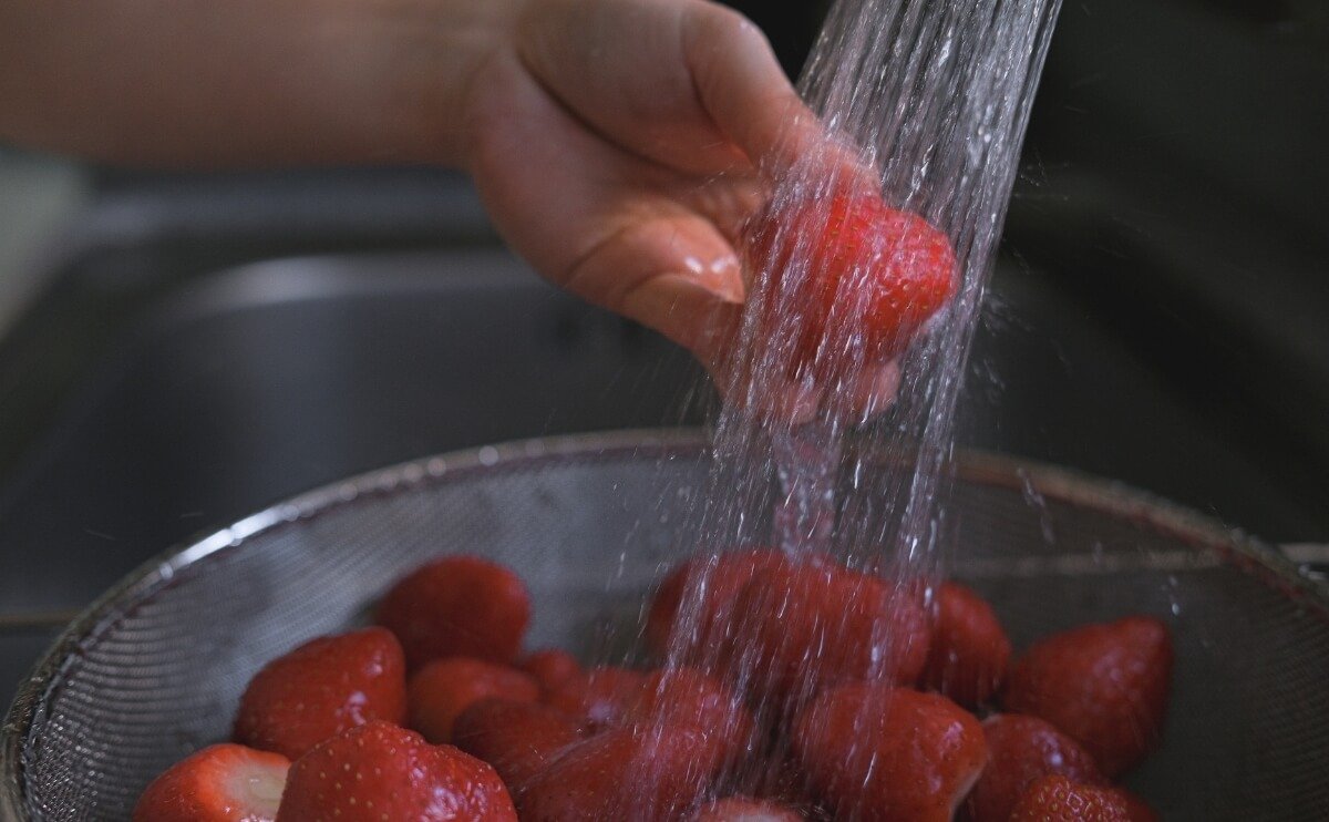 ¿Qué Contiene Realmente el Agua del Grifo?