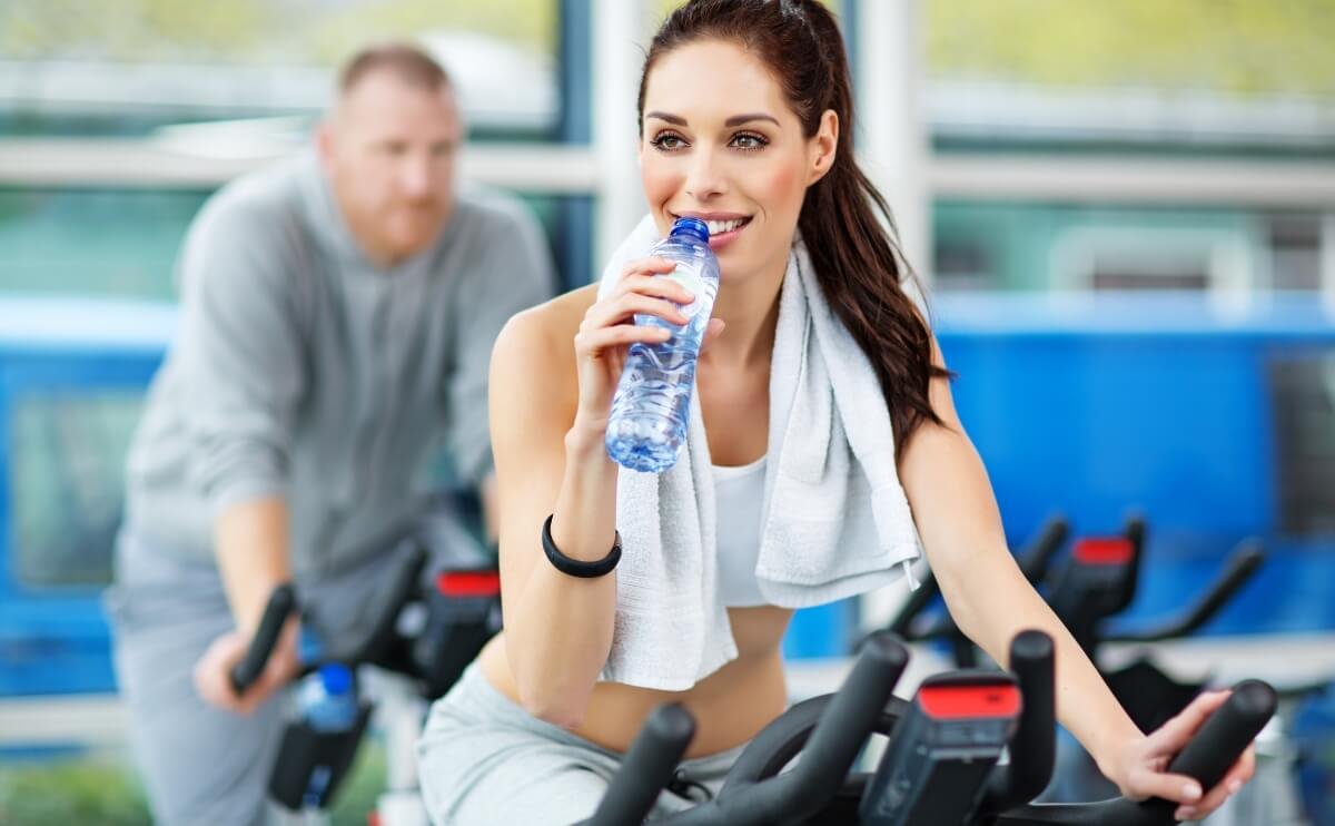 Agua Fría o Caliente en el Ejercicio: ¿Cuál es Mejor para Tu Rendimiento y Recuperación?