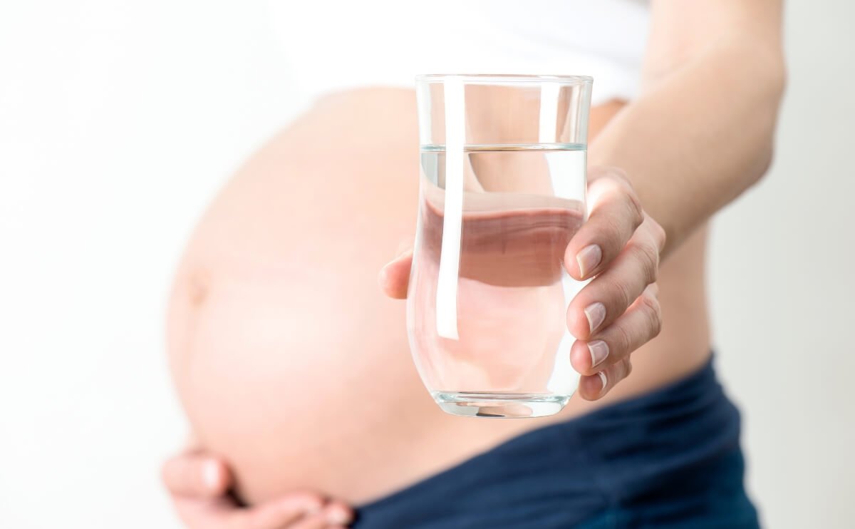 Por Qué una Hidratación Segura es Esencial para Mamá y Bebé