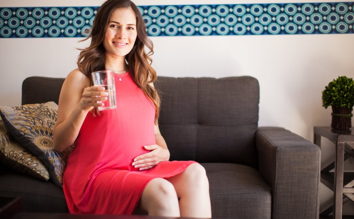 Por Qué una Hidratación Segura es Esencial para Mamá y Bebé