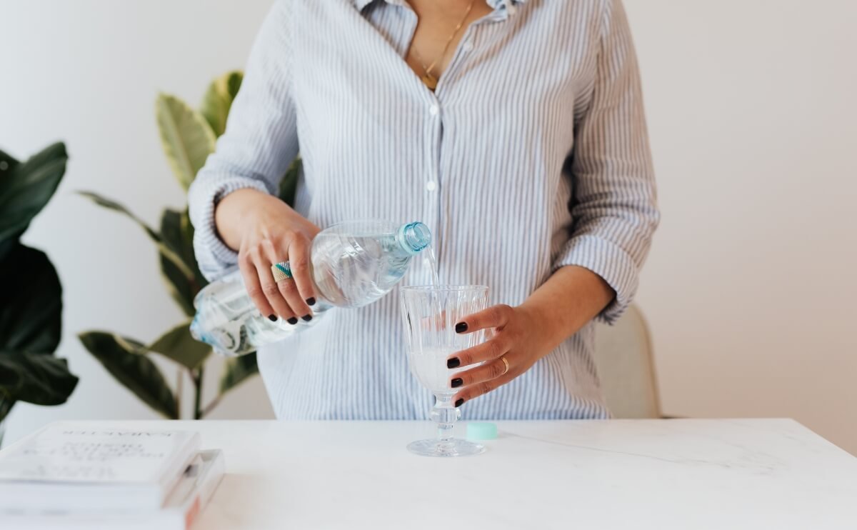 ¿Qué Contiene Realmente el Agua que Bebes? Lo que No Te Cuentan en el Informe Municipal