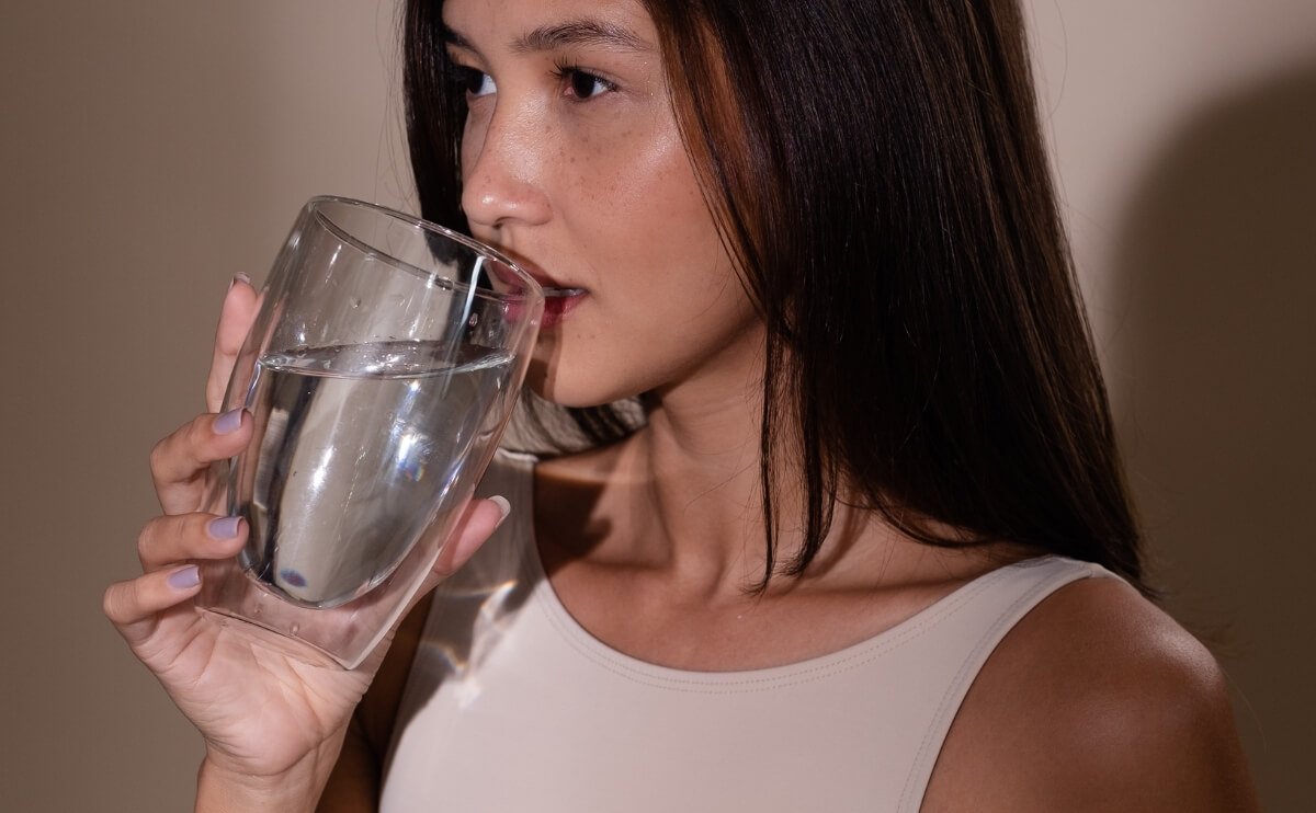 ¿Qué Contiene Realmente el Agua que Bebes? Lo que No Te Cuentan en el Informe Municipal